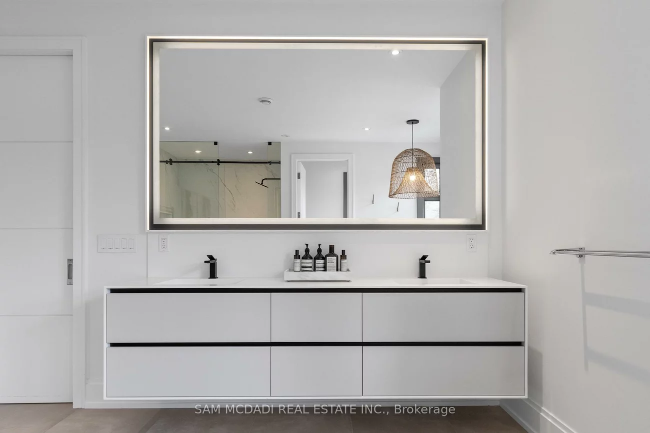 267, Kenollie, Mineola, Mississauga