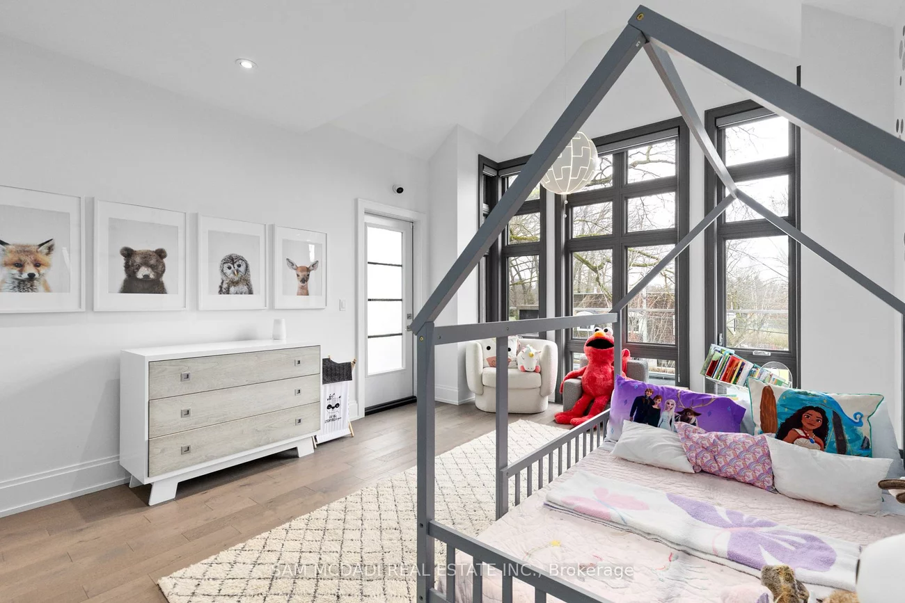 267, Kenollie, Mineola, Mississauga