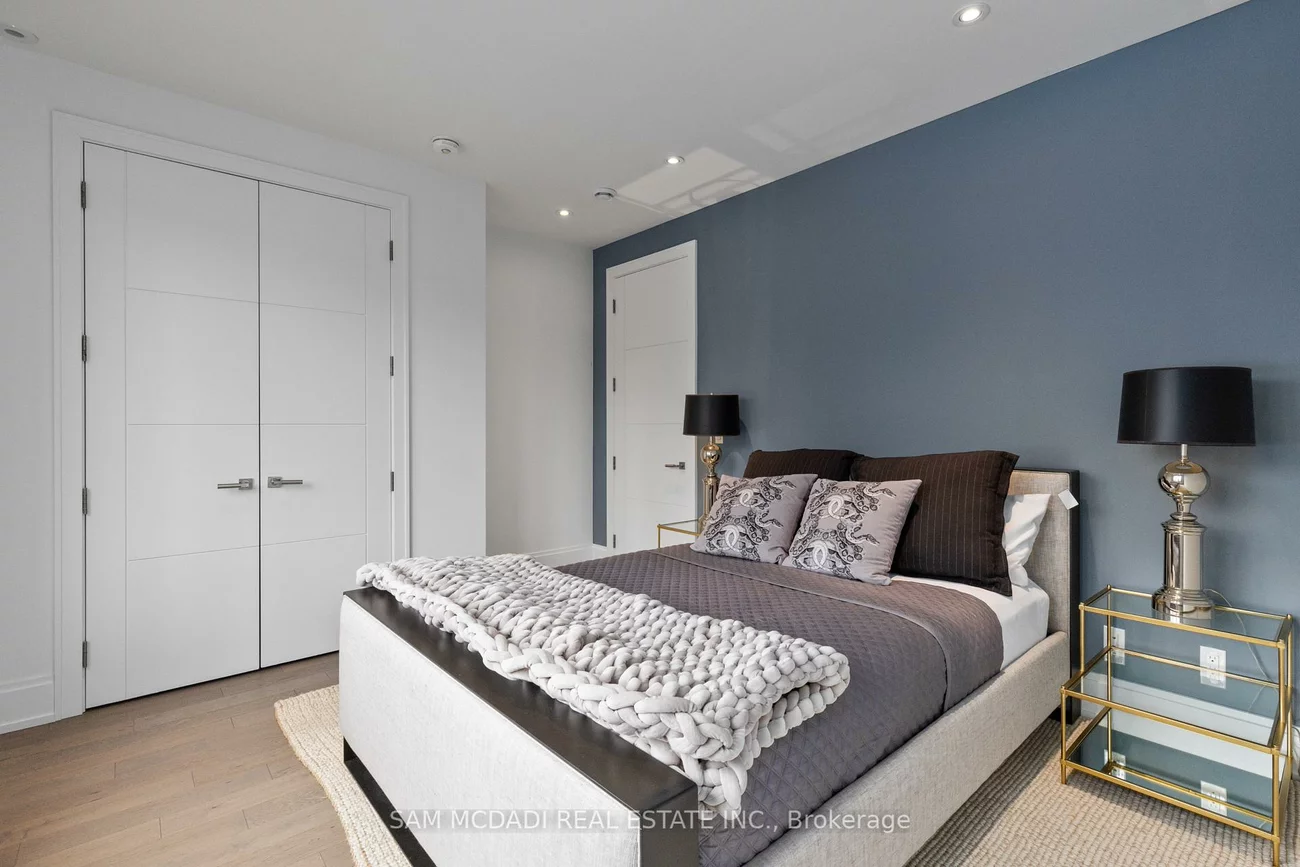 267, Kenollie, Mineola, Mississauga