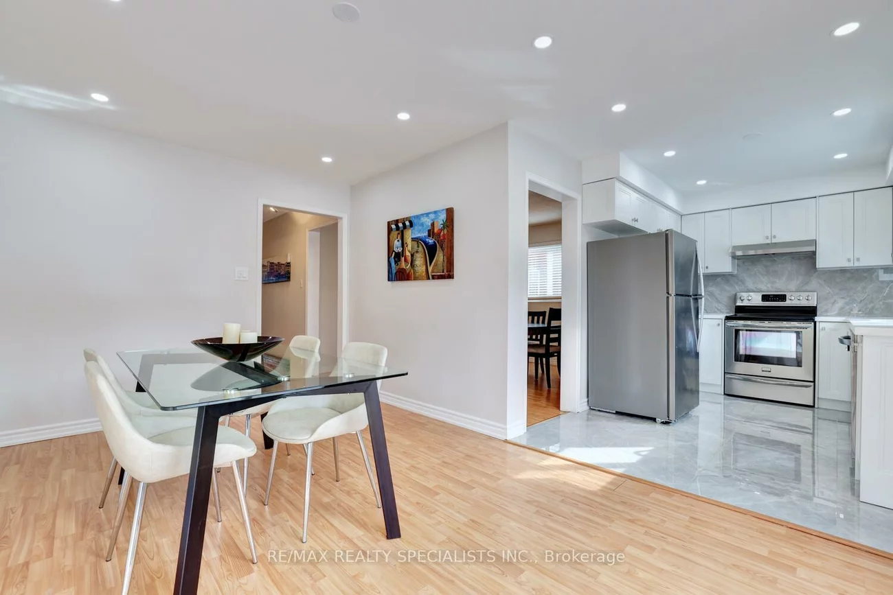 3233, McMaster, Erin Mills, Mississauga