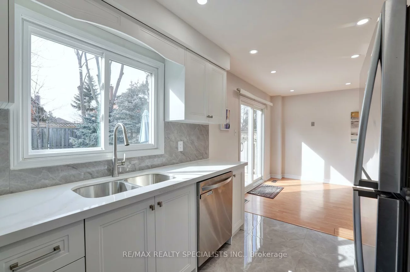 3233, McMaster, Erin Mills, Mississauga