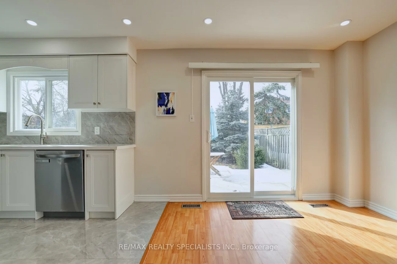 3233, McMaster, Erin Mills, Mississauga