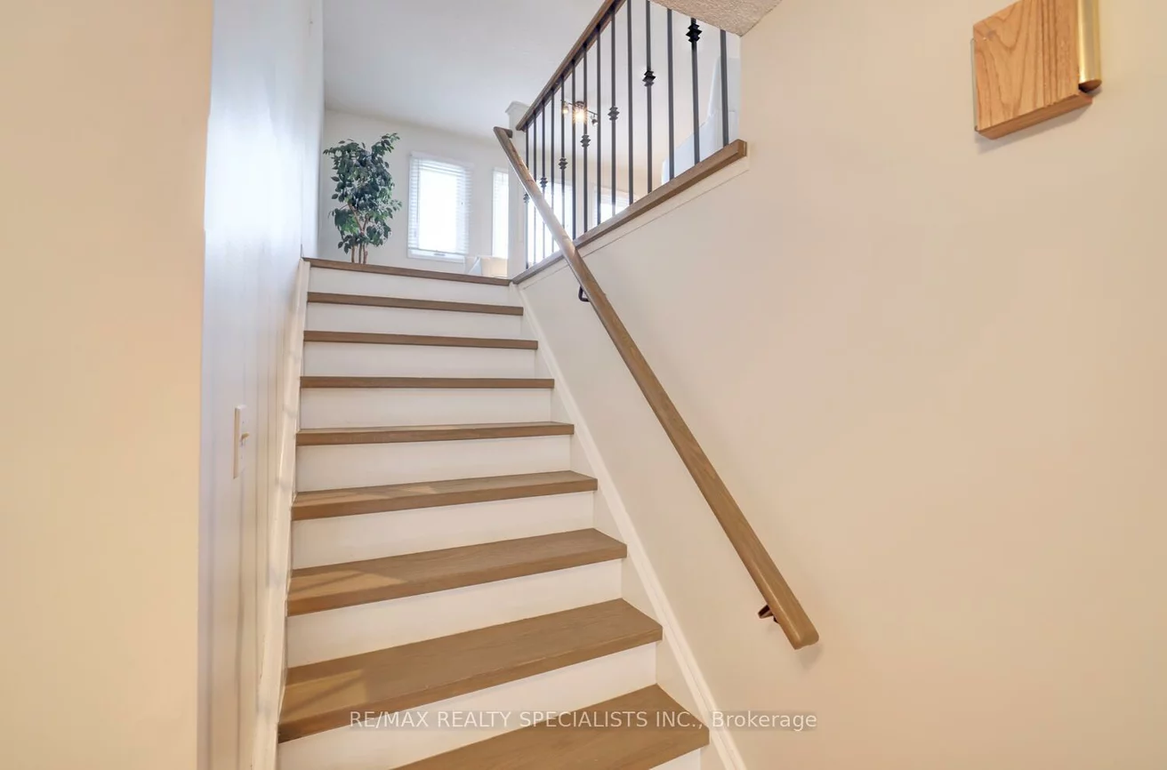 3233, McMaster, Erin Mills, Mississauga