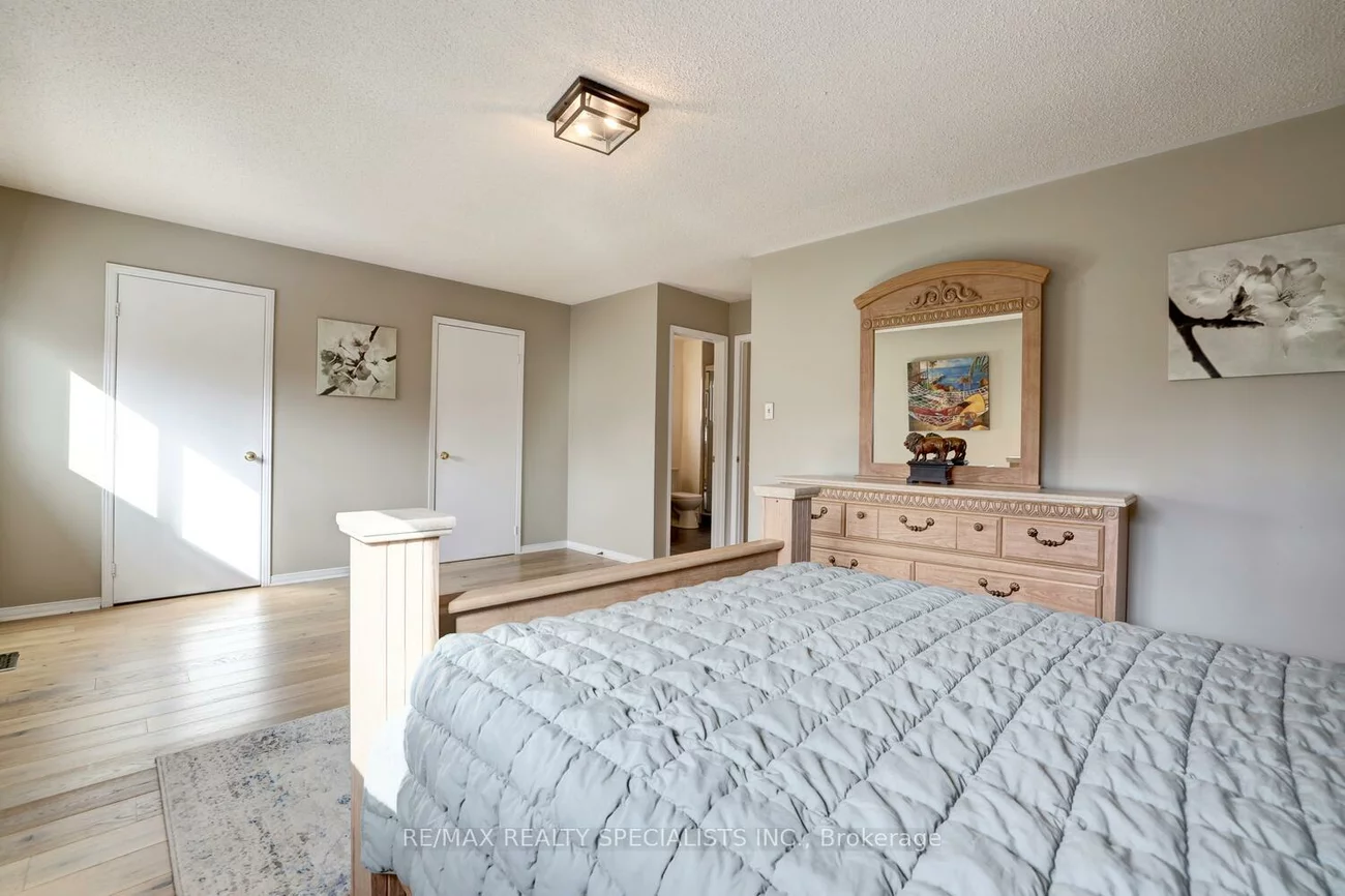 3233, McMaster, Erin Mills, Mississauga