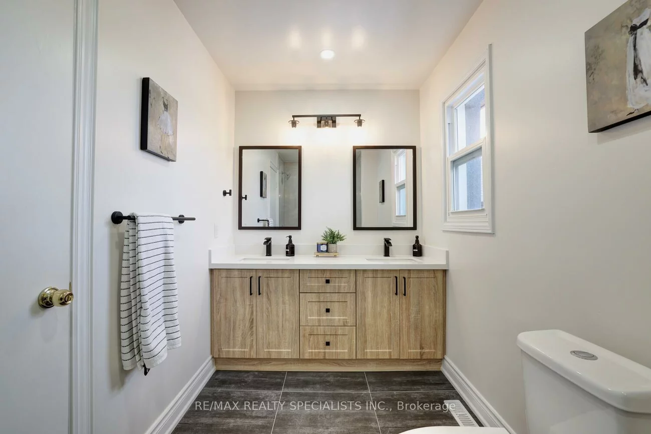 3233, McMaster, Erin Mills, Mississauga