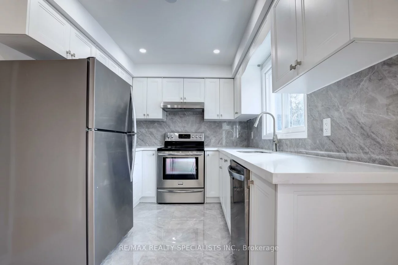 3233, McMaster, Erin Mills, Mississauga