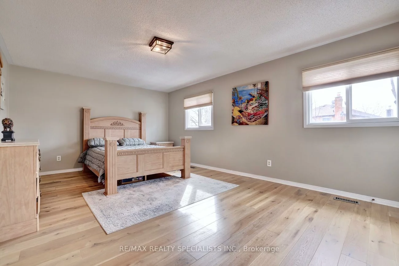 3233, McMaster, Erin Mills, Mississauga