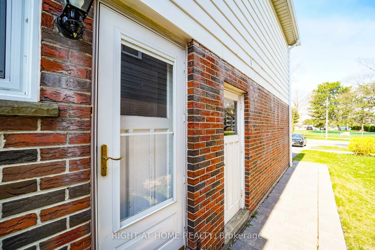 2396, Homelands, Sheridan, Mississauga