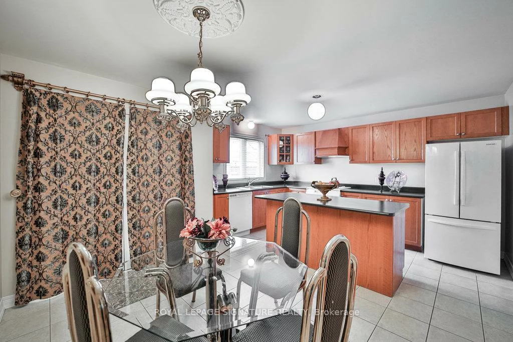 413, Oaktree, Meadowvale Village, Mississauga