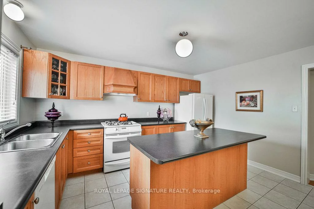 413, Oaktree, Meadowvale Village, Mississauga