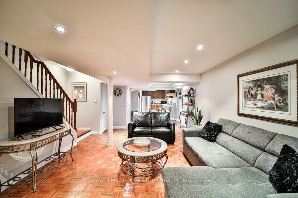 413, Oaktree, Meadowvale Village, Mississauga