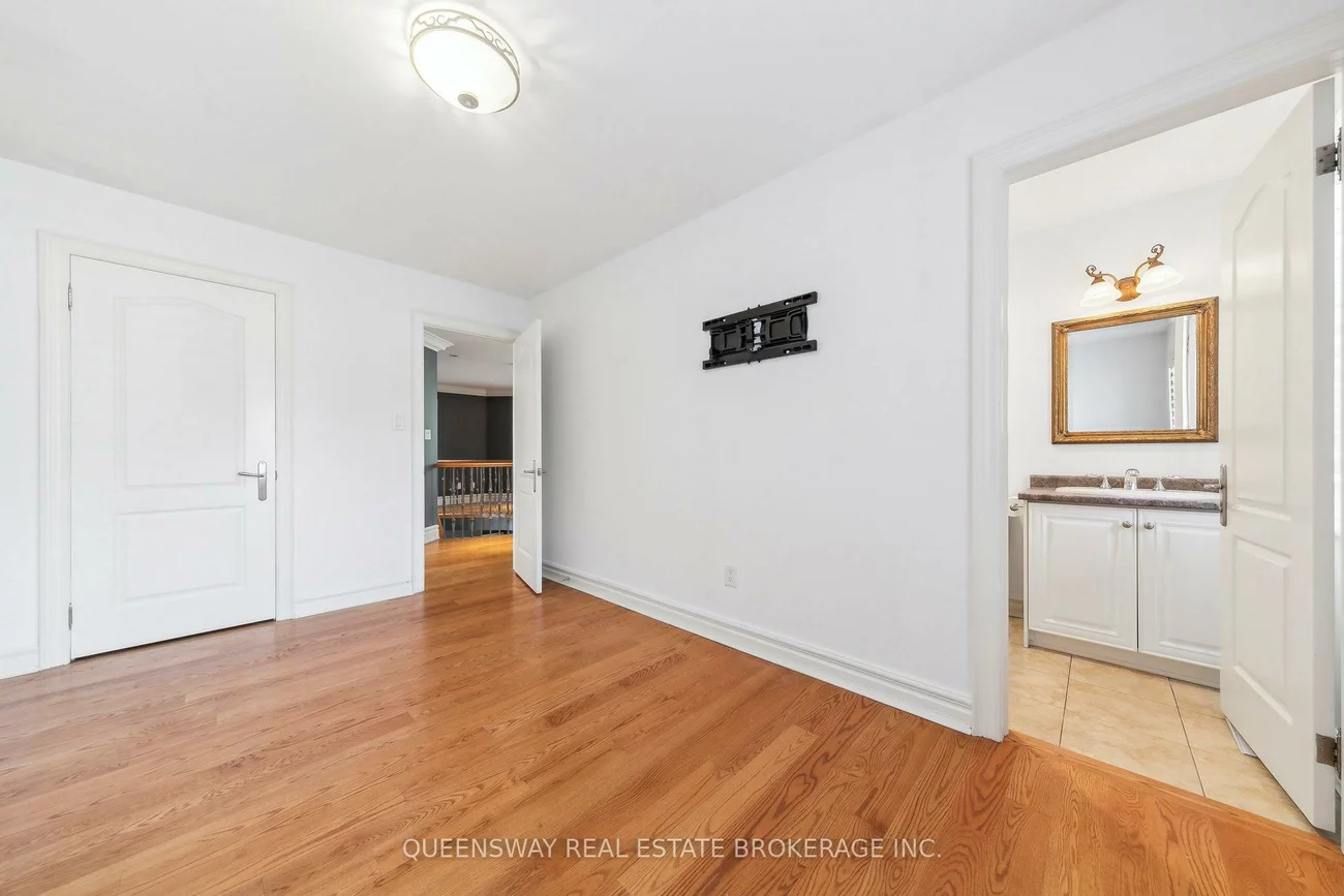 1371, Chriseden, Lorne Park, Mississauga