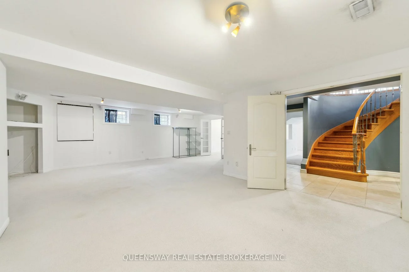 1371, Chriseden, Lorne Park, Mississauga