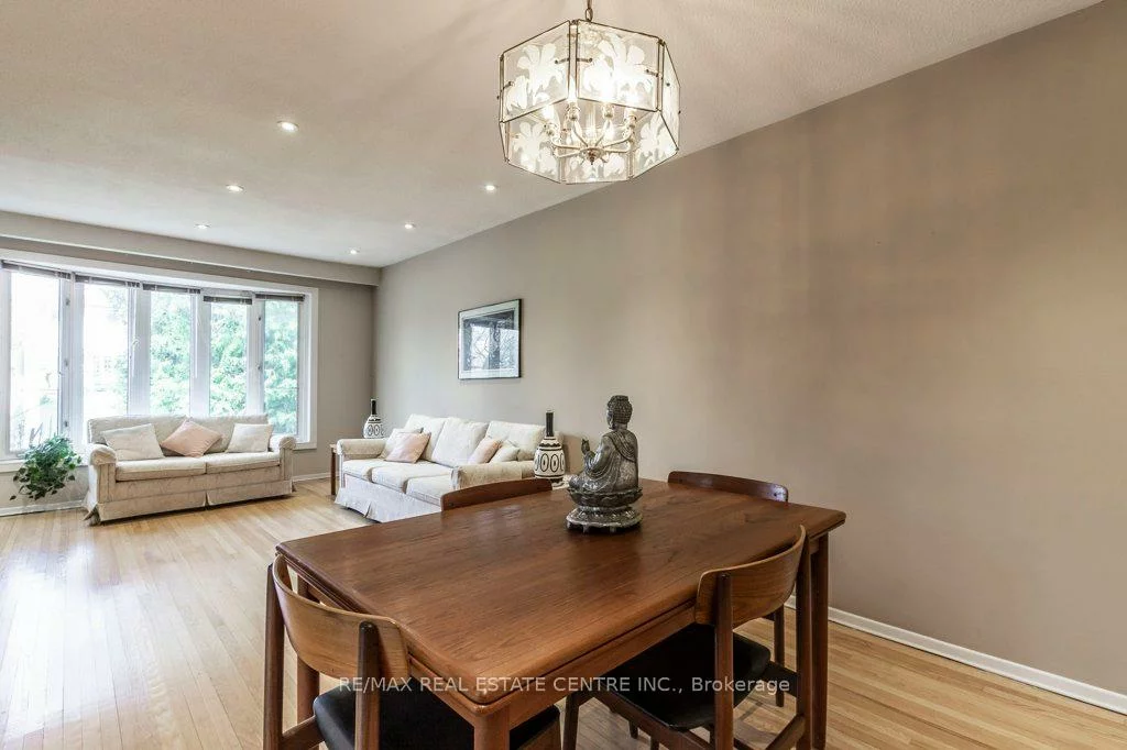 368, Lara Woods, Mississauga Valleys, Mississauga
