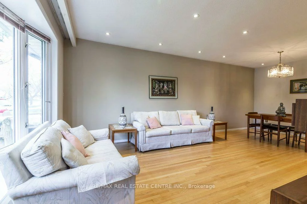 368, Lara Woods, Mississauga Valleys, Mississauga