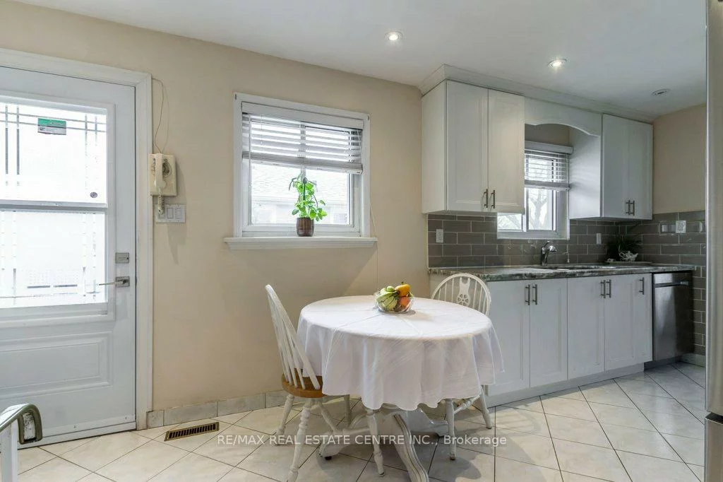 368, Lara Woods, Mississauga Valleys, Mississauga
