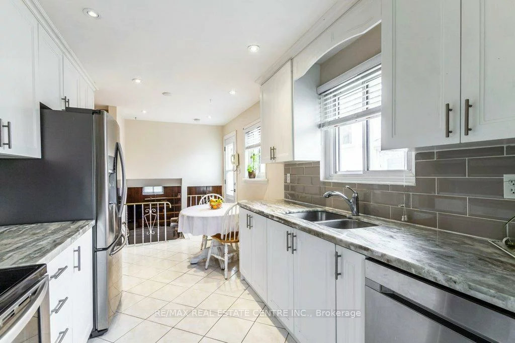 368, Lara Woods, Mississauga Valleys, Mississauga