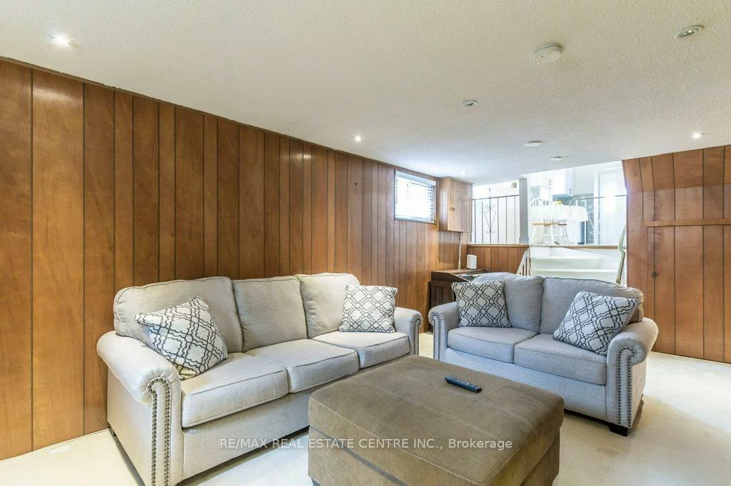 368, Lara Woods, Mississauga Valleys, Mississauga