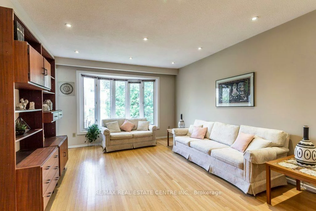 368, Lara Woods, Mississauga Valleys, Mississauga