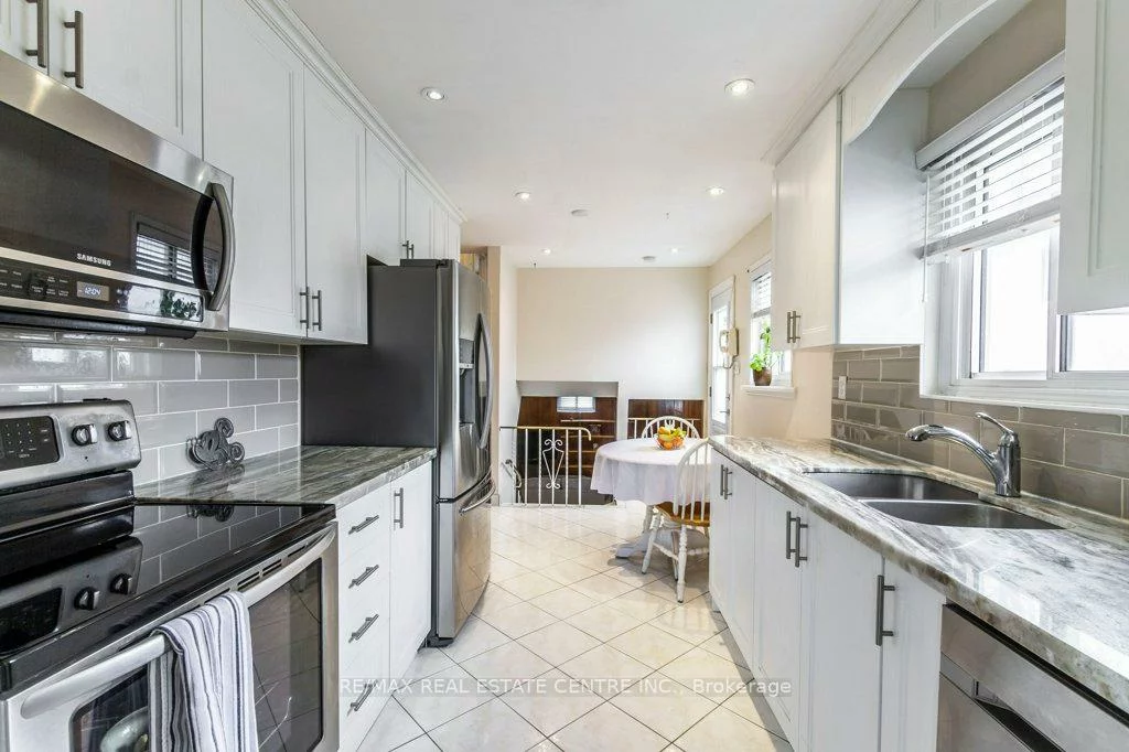 368, Lara Woods, Mississauga Valleys, Mississauga