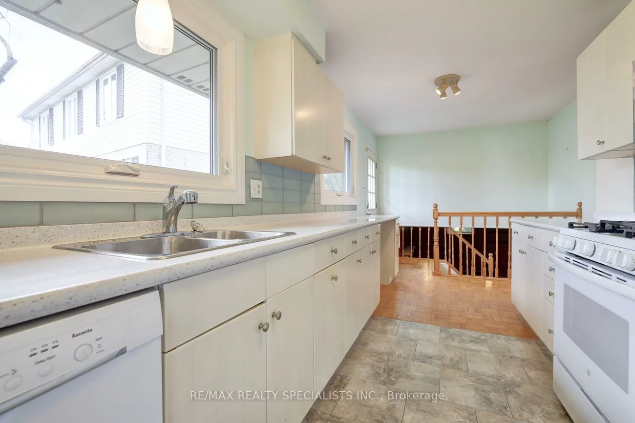2202, Thorn Lodge, Sheridan, Mississauga