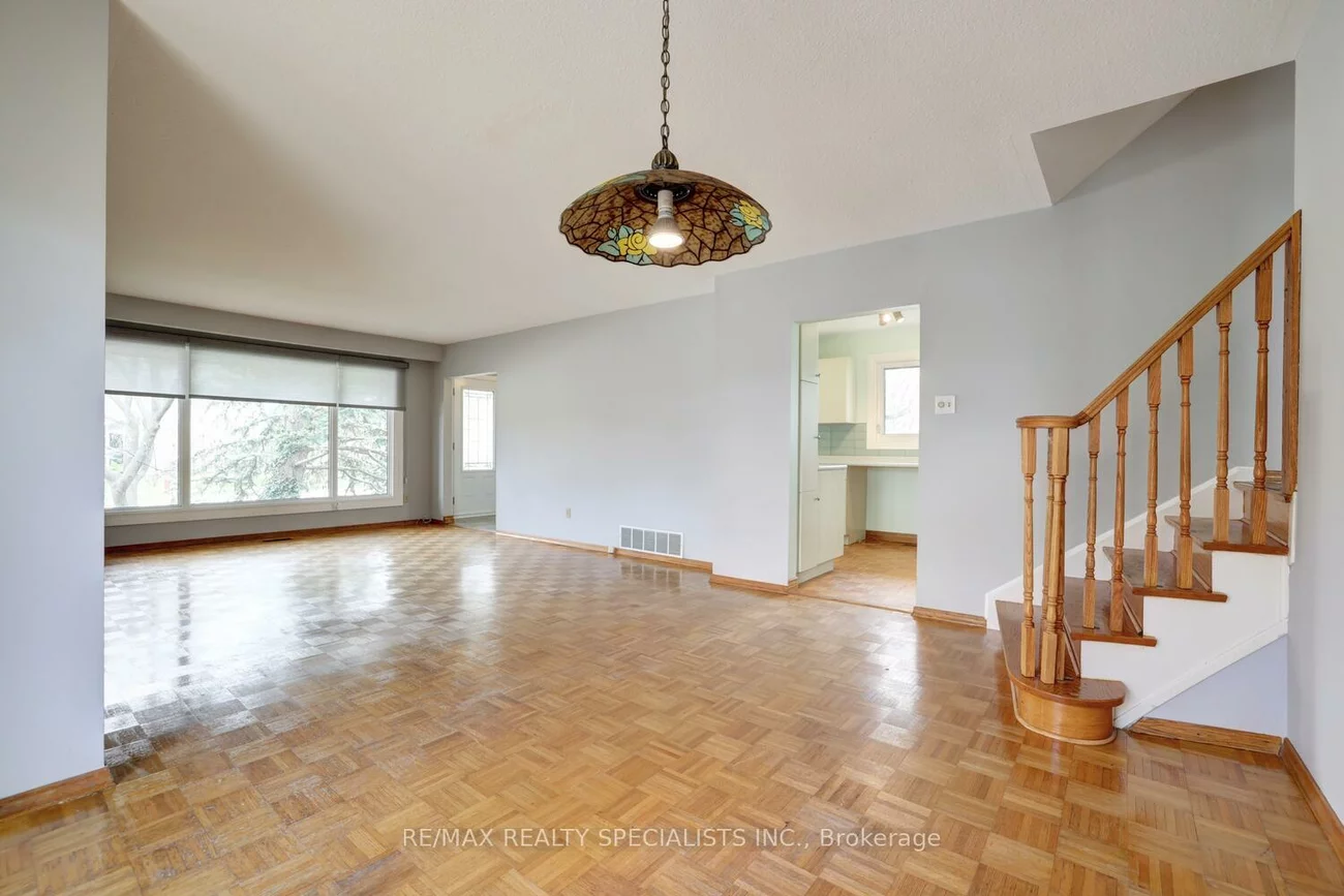 2202, Thorn Lodge, Sheridan, Mississauga