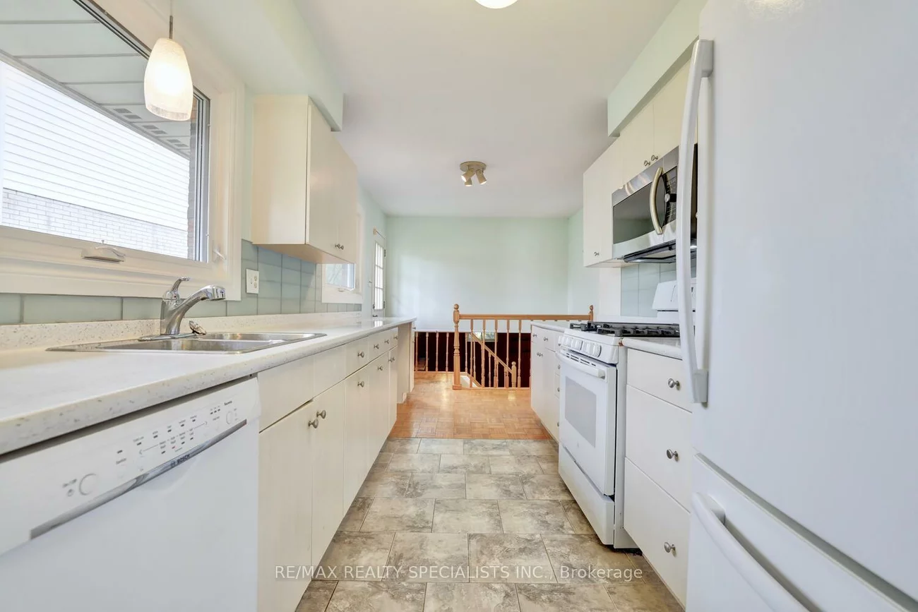 2202, Thorn Lodge, Sheridan, Mississauga