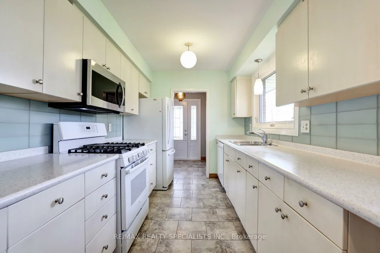 2202, Thorn Lodge, Sheridan, Mississauga