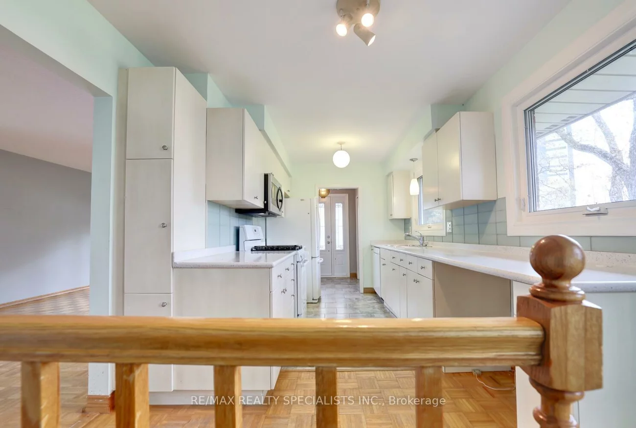 2202, Thorn Lodge, Sheridan, Mississauga