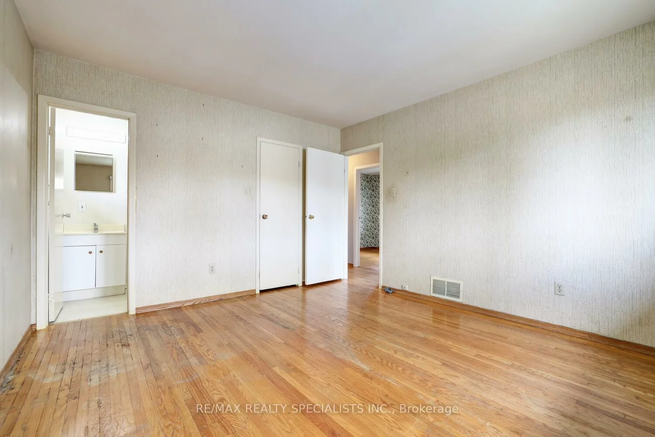 2202, Thorn Lodge, Sheridan, Mississauga
