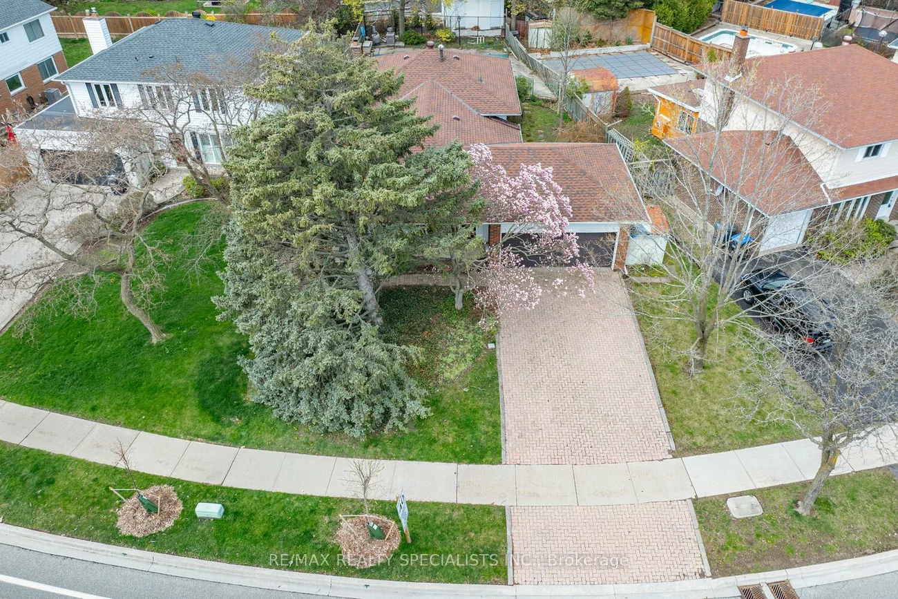 2202, Thorn Lodge, Sheridan, Mississauga