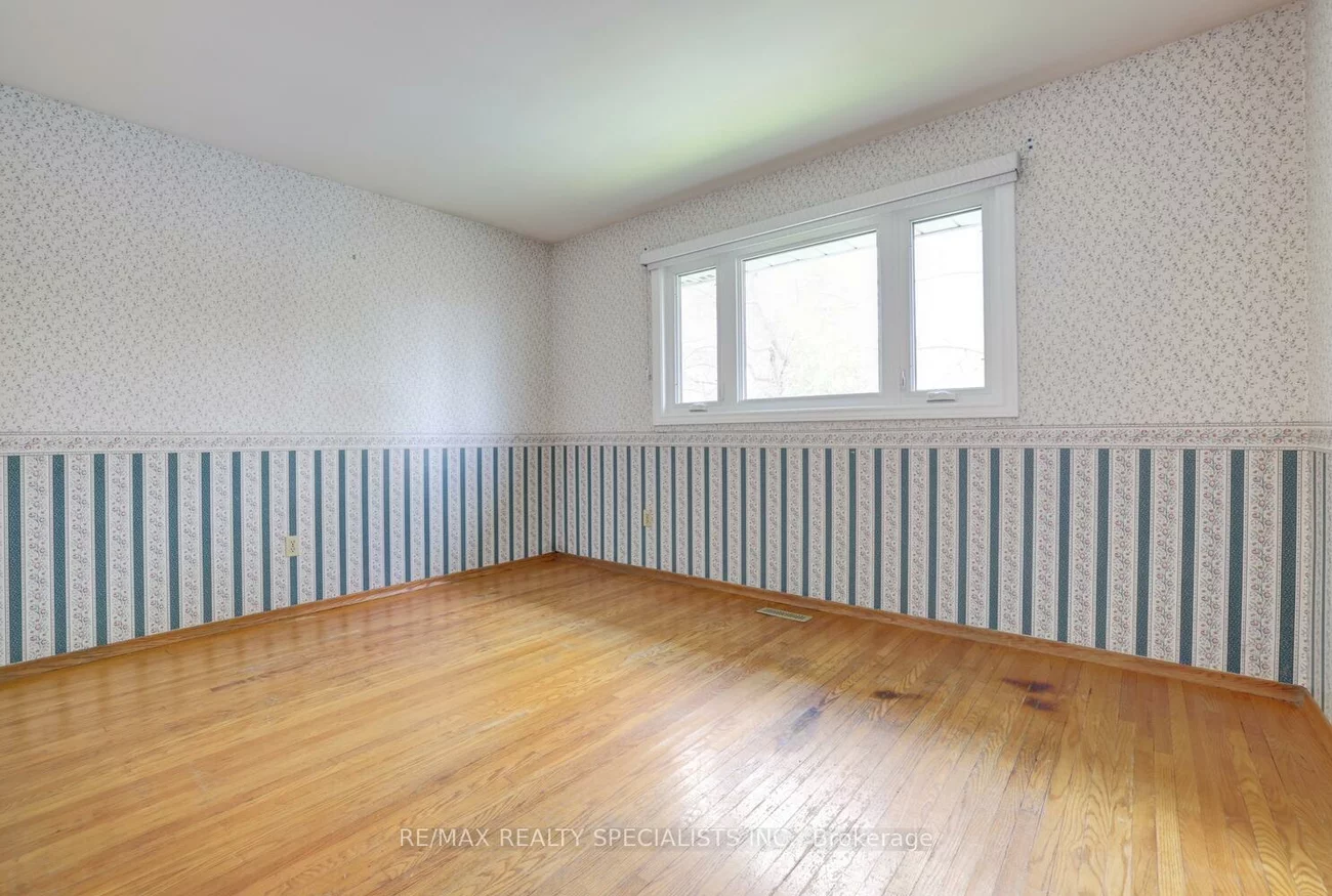 2202, Thorn Lodge, Sheridan, Mississauga