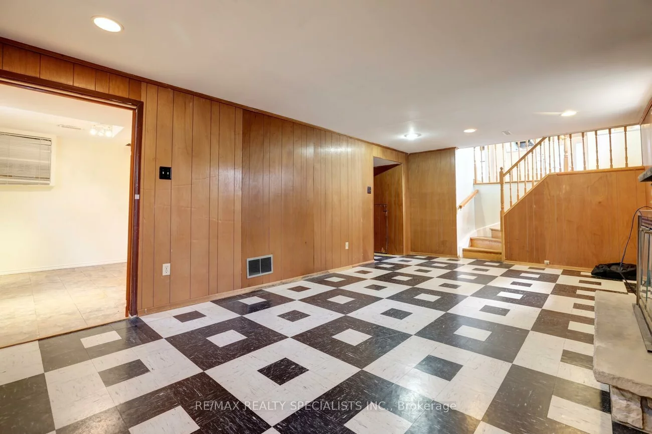 2202, Thorn Lodge, Sheridan, Mississauga