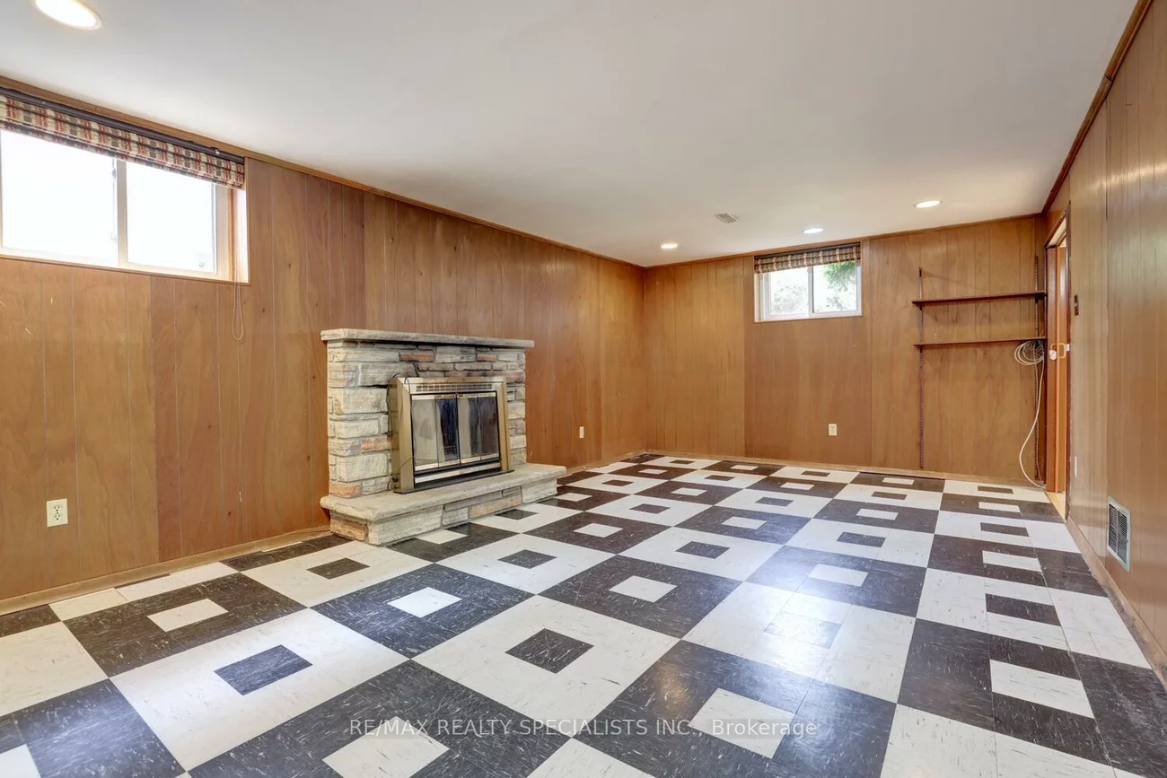 2202, Thorn Lodge, Sheridan, Mississauga