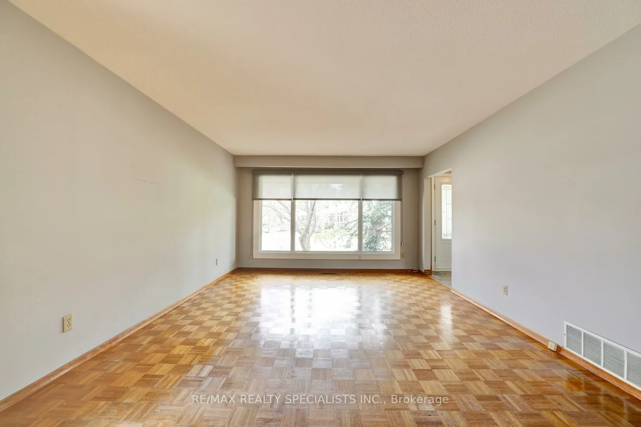 2202, Thorn Lodge, Sheridan, Mississauga