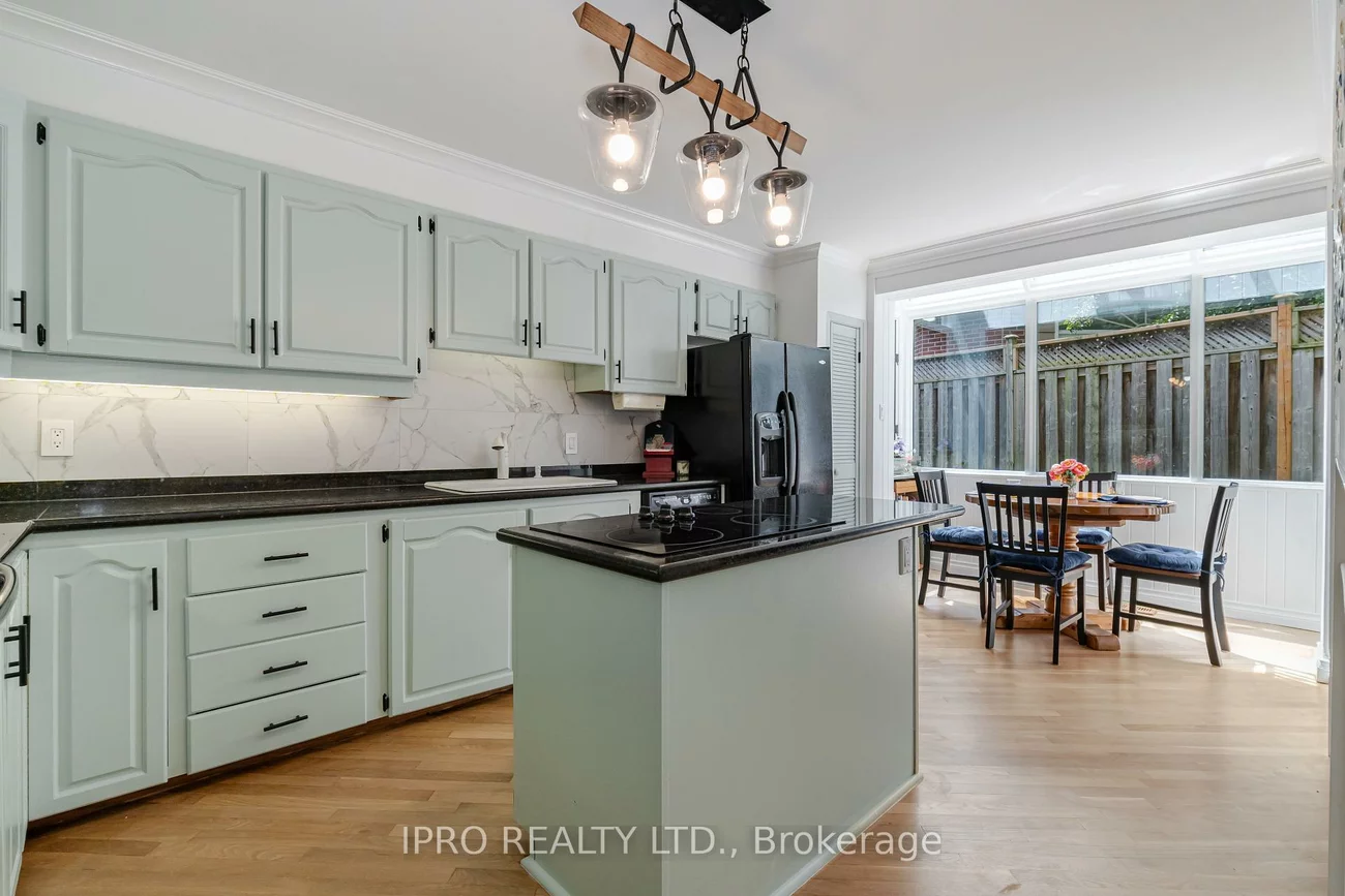 1117, Springhill, Lorne Park, Mississauga