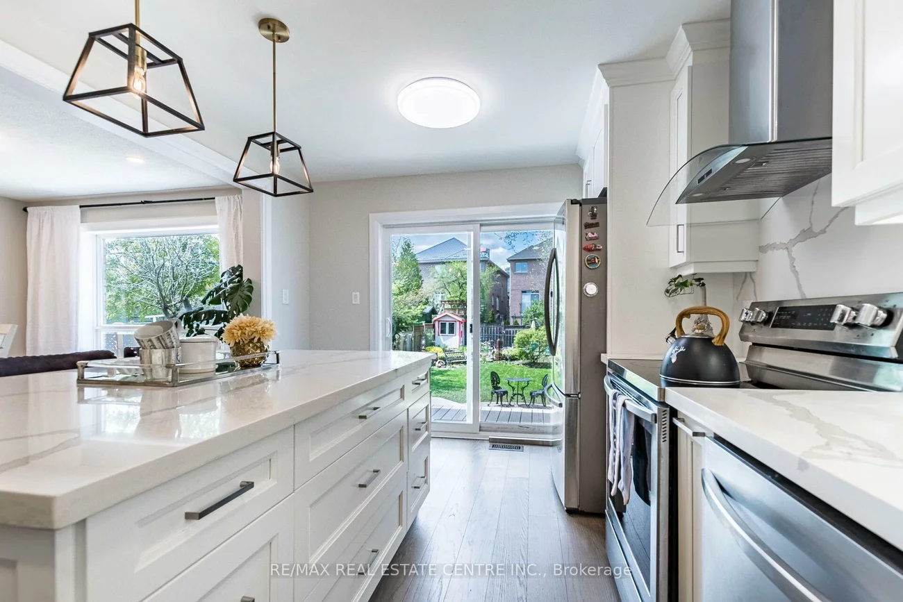273, Cossack, Fairview, Mississauga