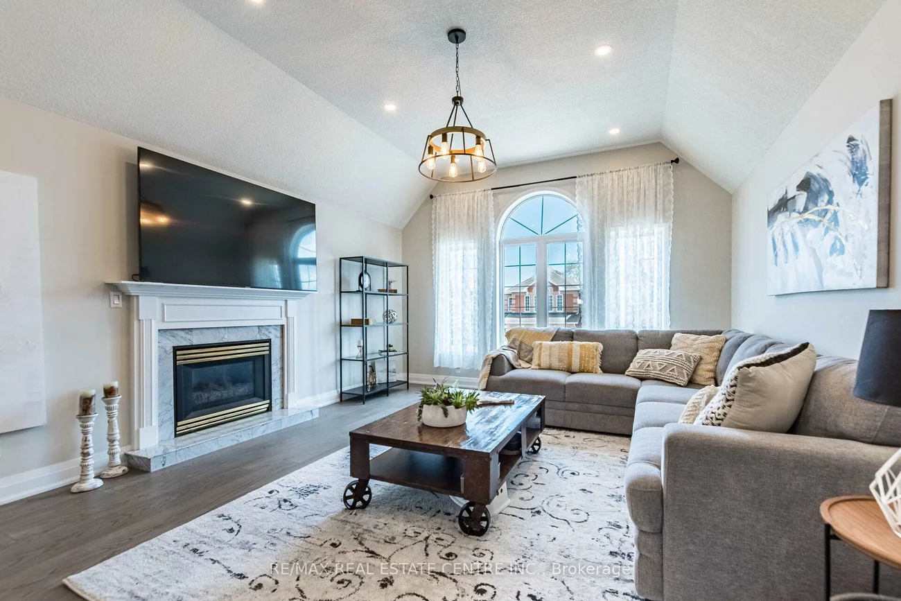 273, Cossack, Fairview, Mississauga