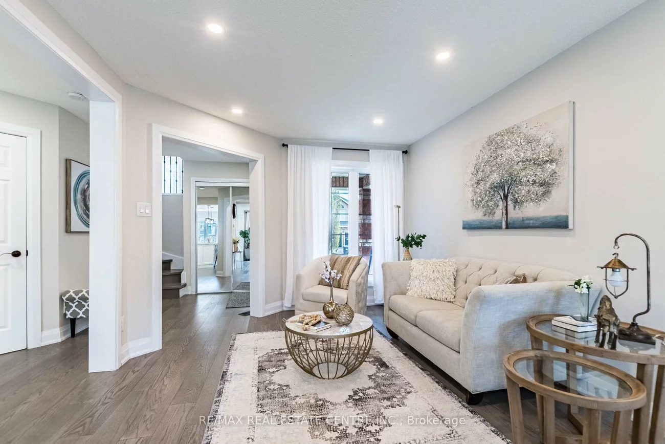 273, Cossack, Fairview, Mississauga