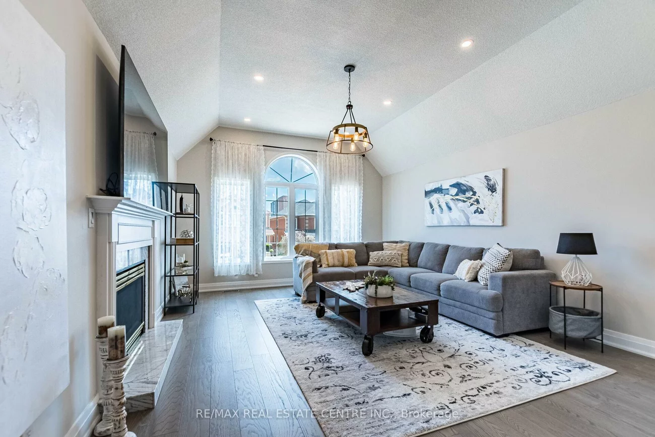 273, Cossack, Fairview, Mississauga