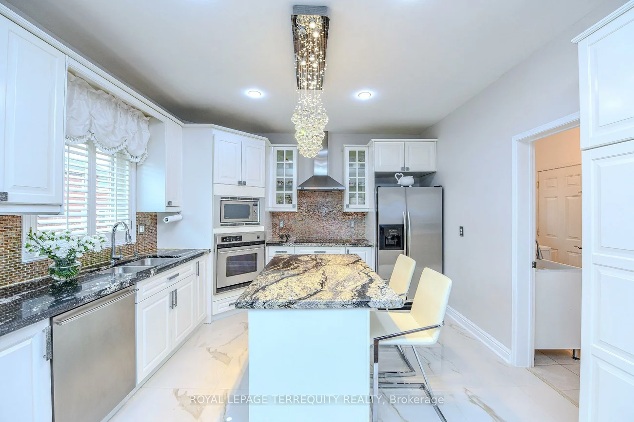 7148, Lowville, Lisgar, Mississauga
