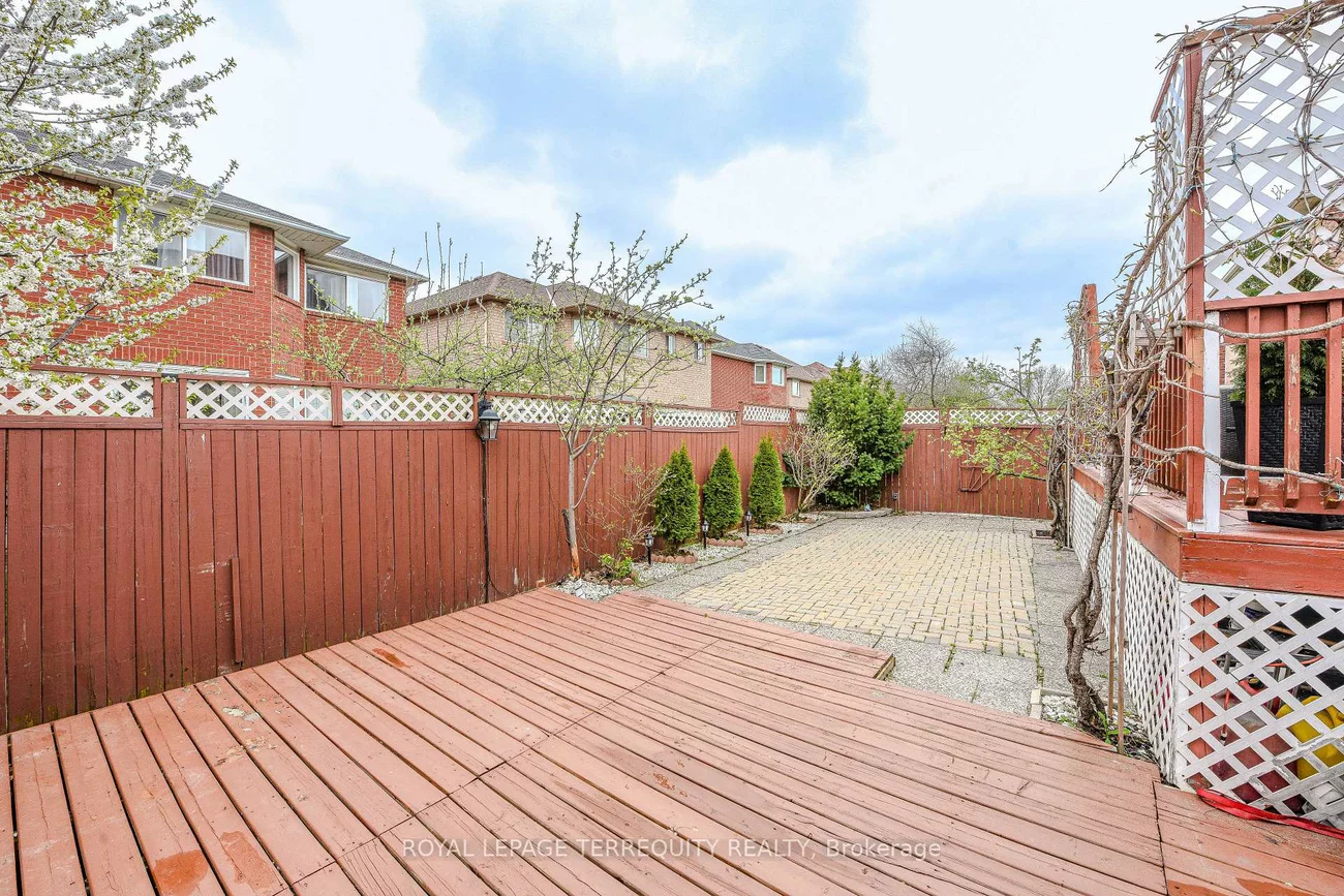 7148, Lowville, Lisgar, Mississauga