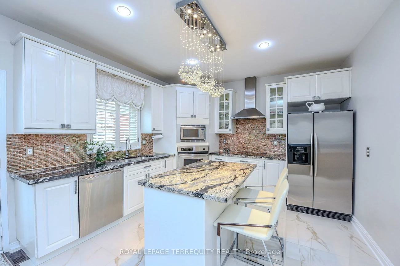 7148, Lowville, Lisgar, Mississauga