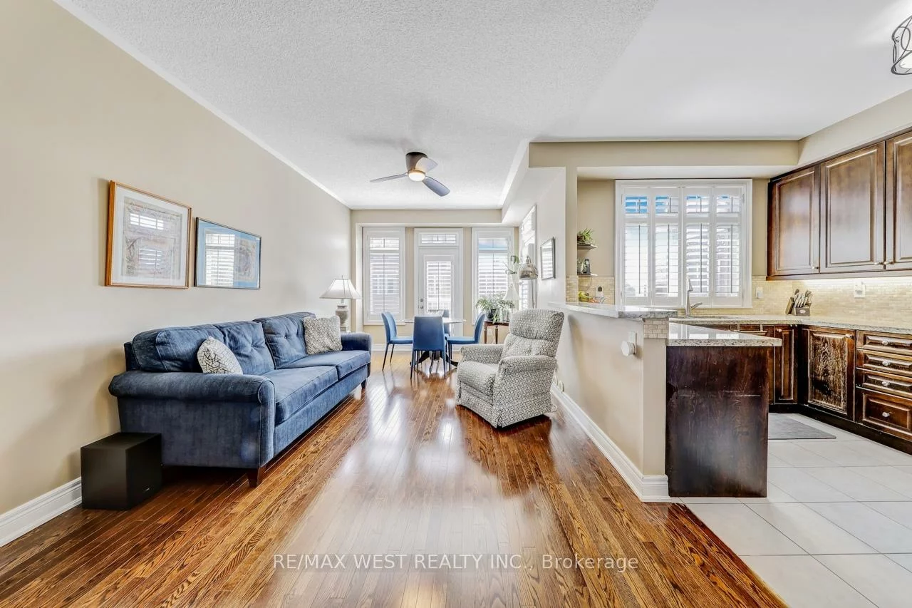 2036, Lakeshore, Clarkson, Mississauga
