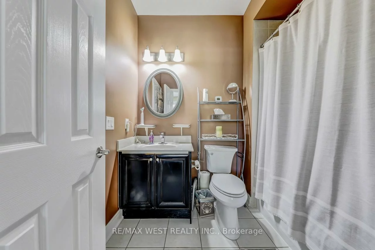 2036, Lakeshore, Clarkson, Mississauga