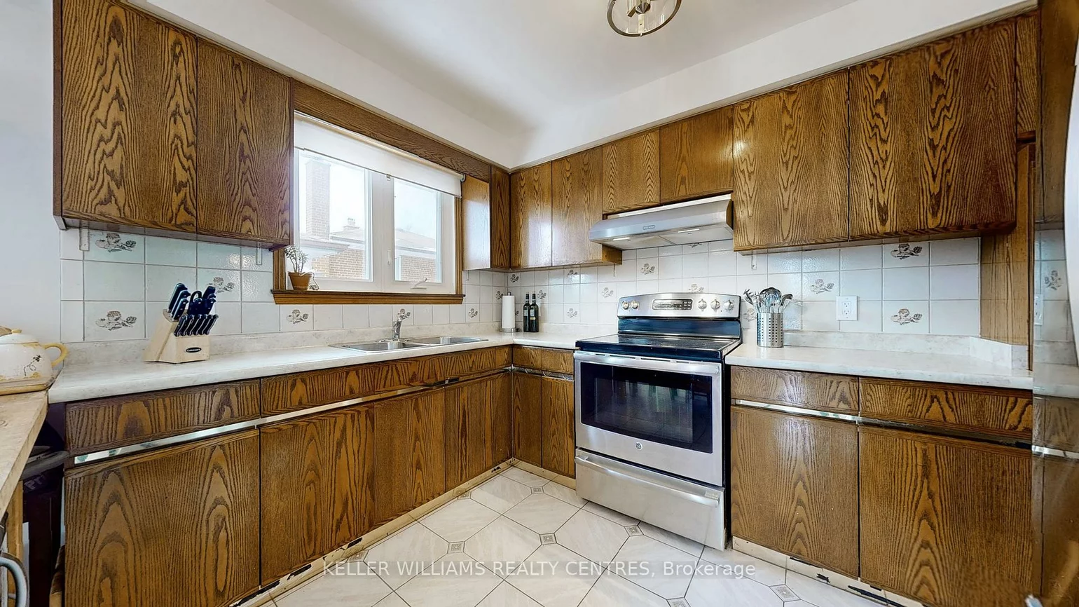 2461, Hensall, Cooksville, Mississauga