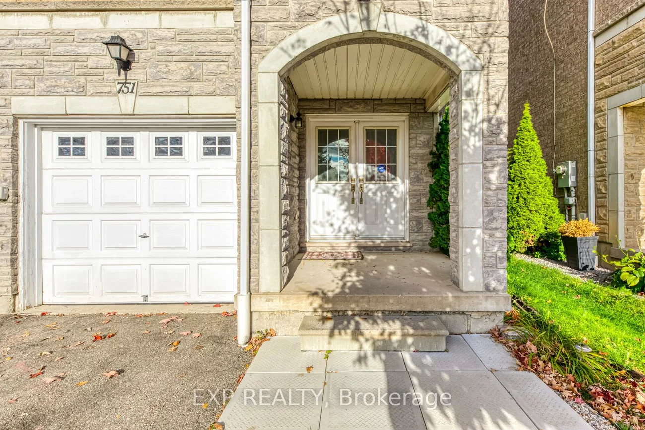 751, Candlestick, Hurontario, Mississauga