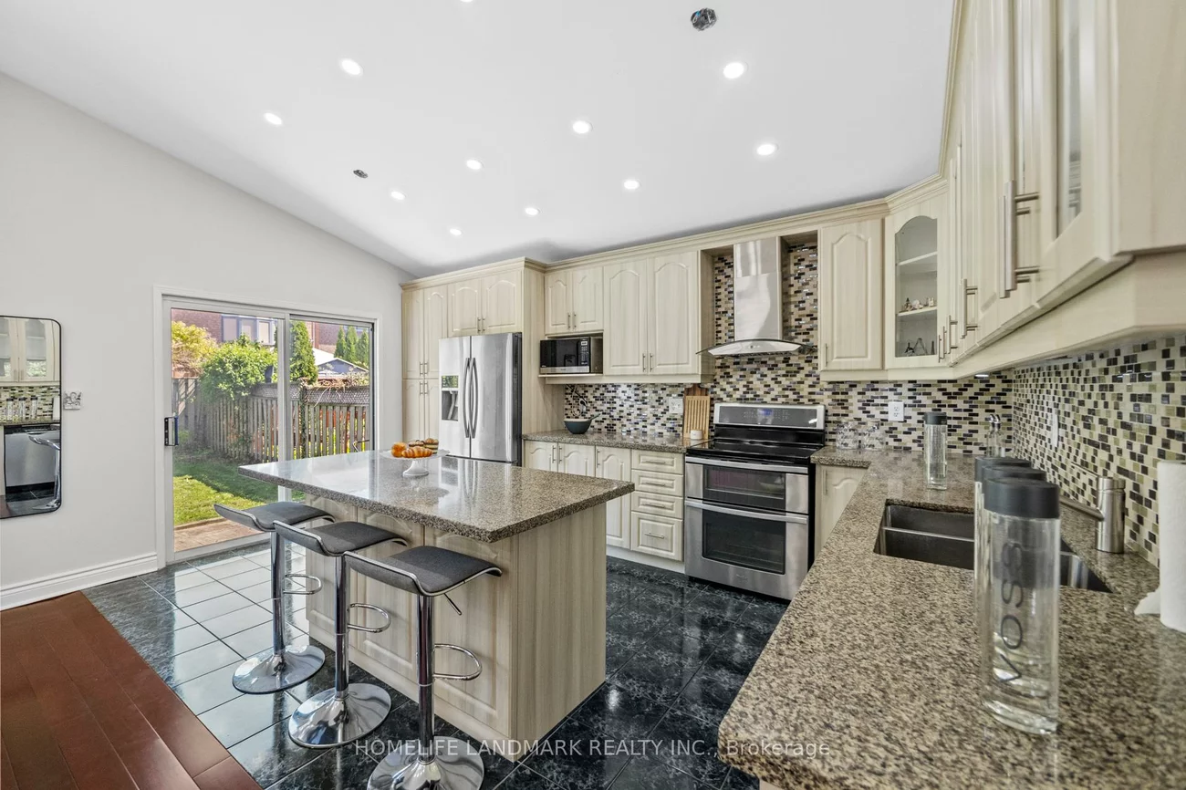1034, Blueheron, East Credit, Mississauga