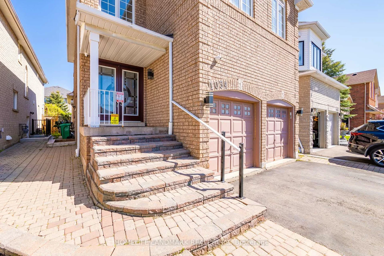 1034, Blueheron, East Credit, Mississauga