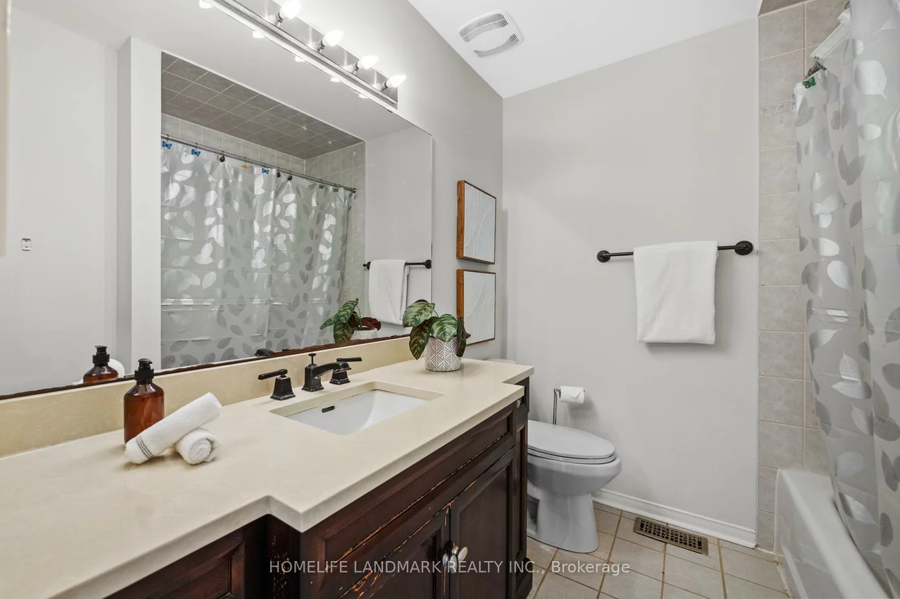 1034, Blueheron, East Credit, Mississauga